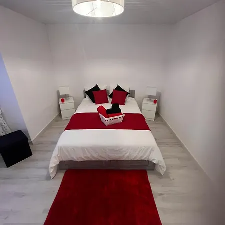 Rare - House With Private Garage - Historic Center - 500 M - Max 6 People * Peniche